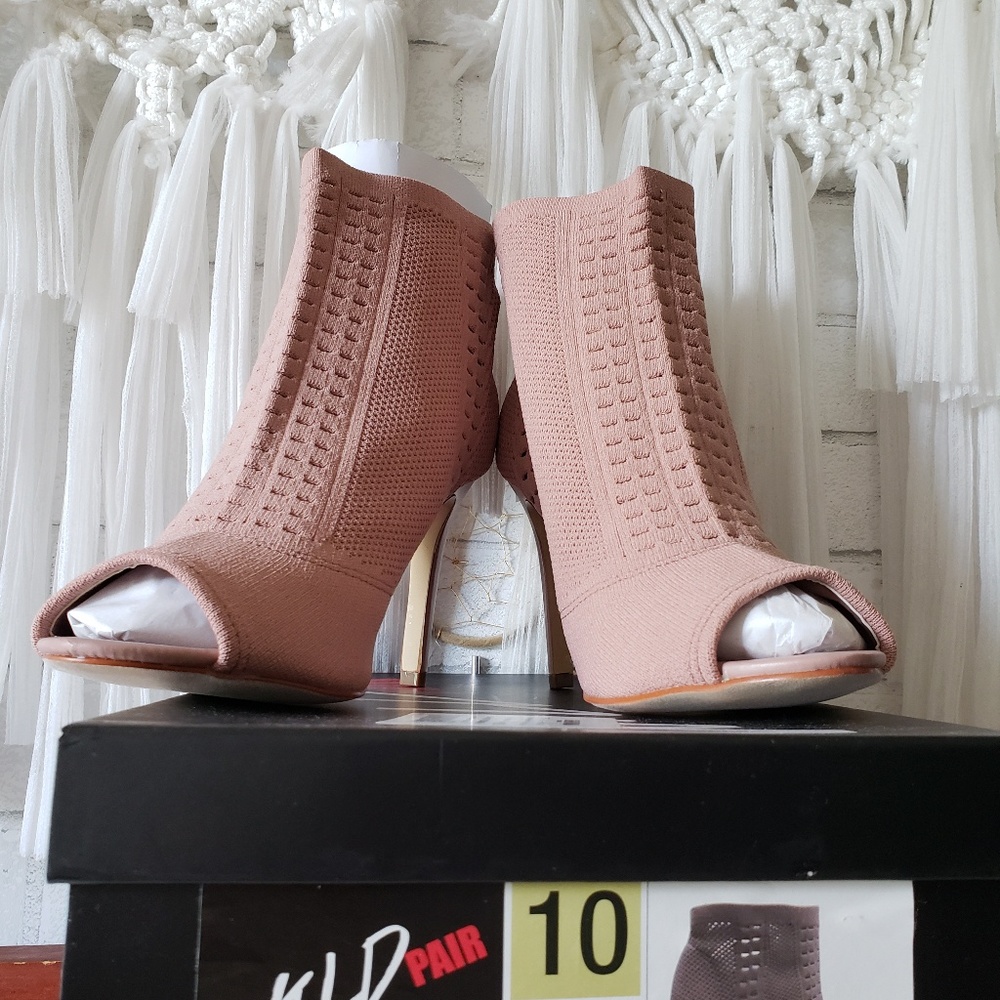 Shoes - Picture 4 of 6